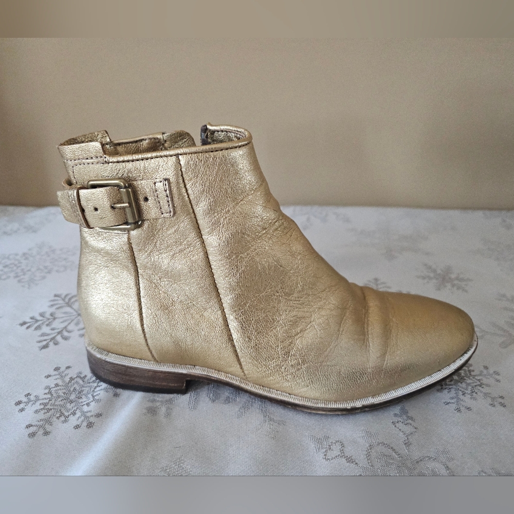 MJUS WOMENS  Gold Leather Ankle Boots with Buckle Accent Sz 37